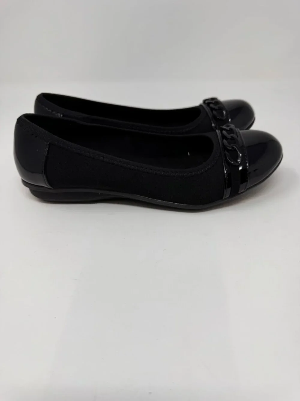 XAPPEAL KIDS BLACK AND PATENT DRESS SHOES SIZE 6